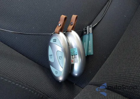 2025 Hyundai Kona Electric Sel z USA, uszkodzony, nr VIN KM8HC3A64SU028549